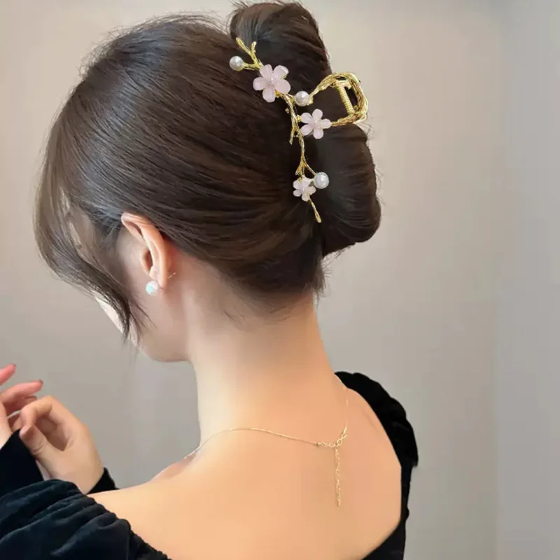 

Trendy Flowers Hair Claws for Women Female Pearl Hairpin Girls Metal Ponytail Hair Clips Hair Jewelry Accessories Ornament Gifts