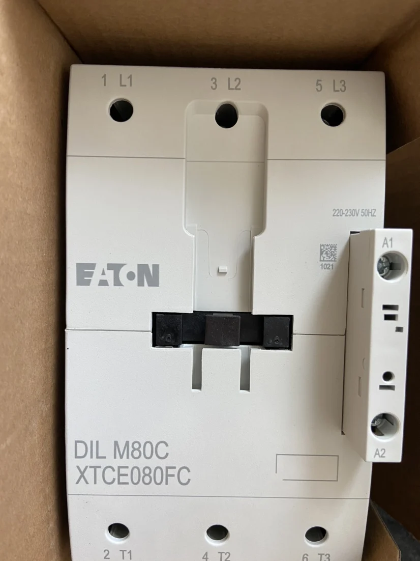 

Новый оригинальный контактор переменного тока Eaton DILM80C 220V