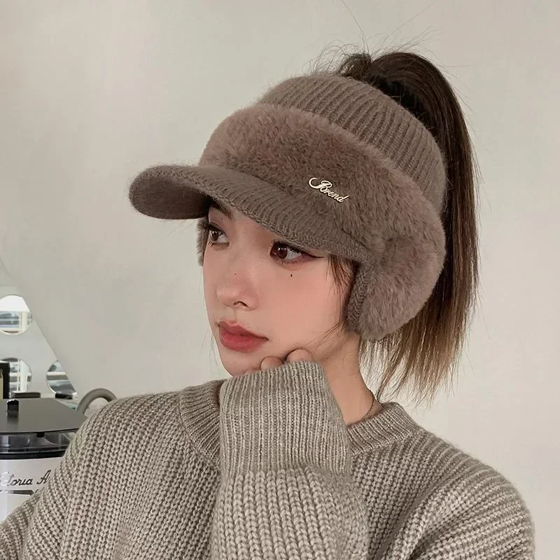 

New Golf Cap Women Golf Wear 2023 Winter Golf Hat Women Golf Knit Ear Protection Duck Tongue Cap Plush and Thick Hollow Top Hat