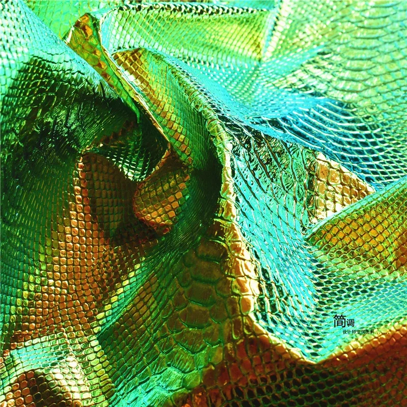 Laser Illusion Color PU Leather Crocodile Pattern Two-tone Pressed Pleated Reflective Bag Pvc Fashion Design Clothing Fabrics