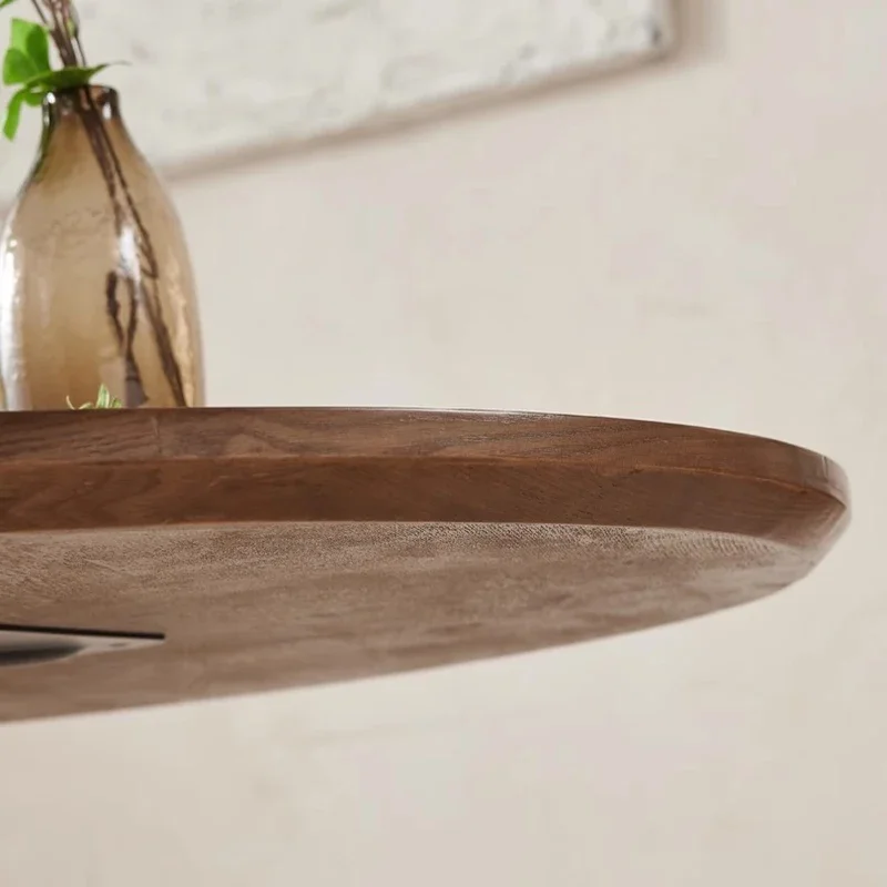 Рисунок 5 - Минималистский дизайнерский стенд