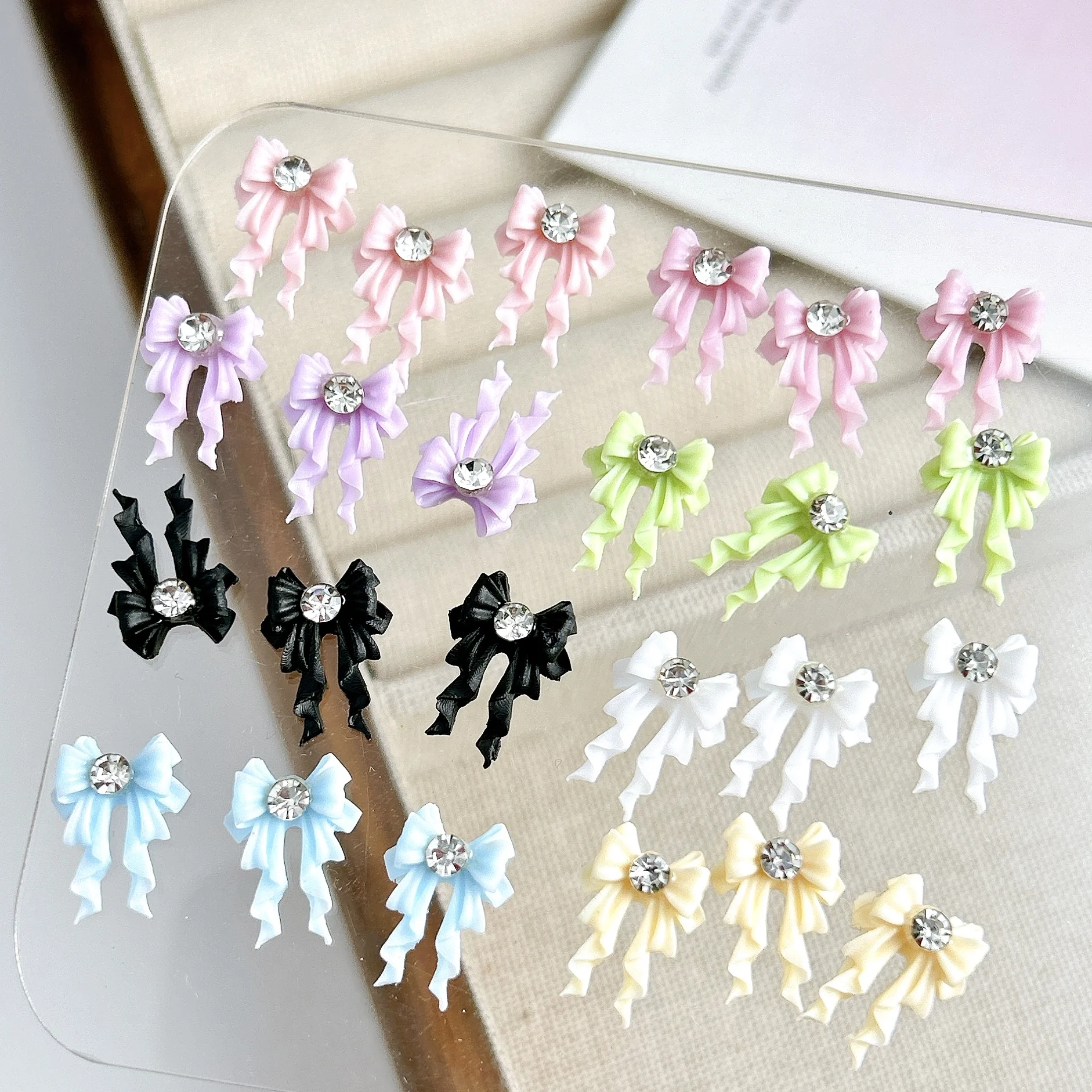 20PCS 멀티 컬러 미니멀리스트 리본 보우 네일 매력 달콤한 미니 라인 석 상감 곡선 활 수지 네일 아트 장식 DIY