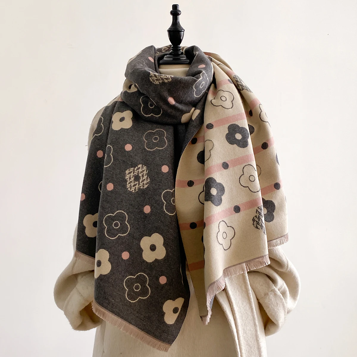 2025 New Fashion Cashmere Women Print Double-sided Scarf 2025 Winter Warm Elegance Shawl Pashmina Female Outdoor Brand Scarves