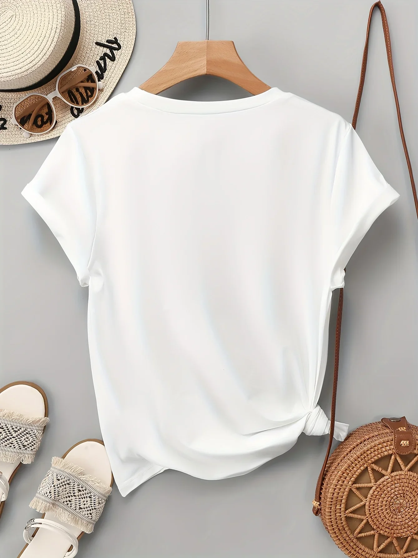 تي شيرت بطبعة زهور عتيقة