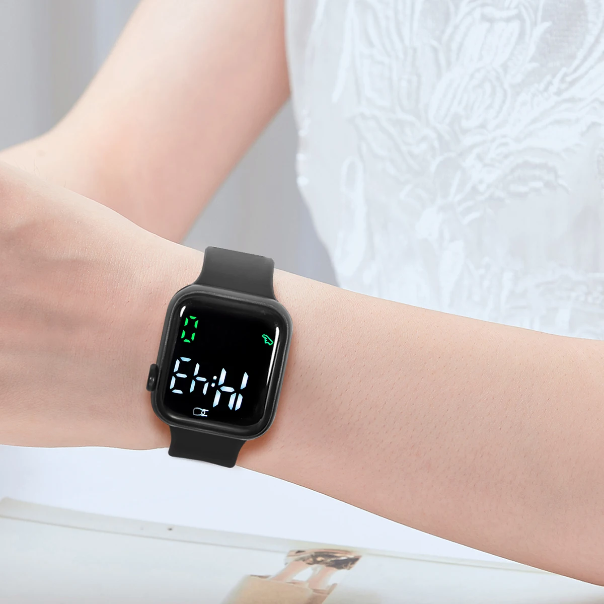 New Children's Smart Watch Student Lift Display Step Counting Sports Calendar Electronic Watch Children's LED Luminescent Watch 4