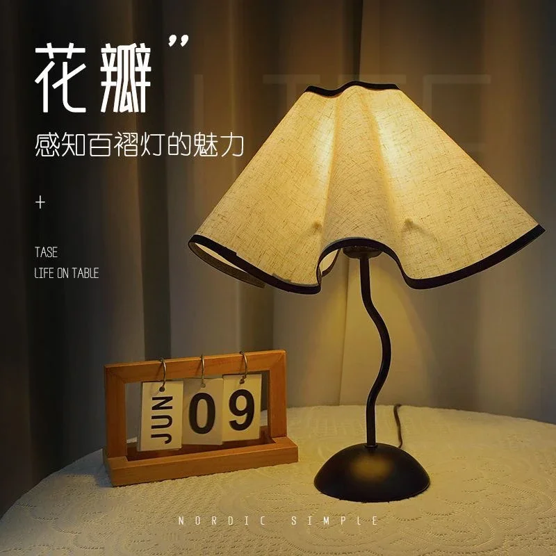Petal umbrella lamp, table lamp creative light luxury high-end bedside lamp, bedroom girl atmosphere wabi sansi wind decorative