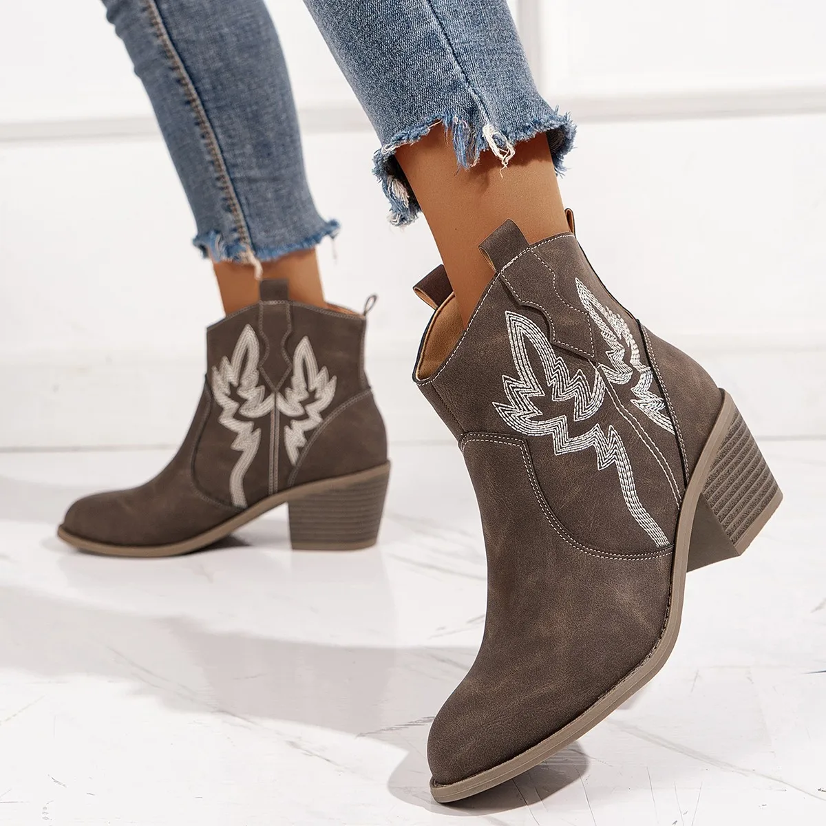 

2023 Ankle Women Boots Chunky Heels Western Cowboy Boots Fashion Embroider Cowgirl Short Booties Lady Denim Boots Shoes