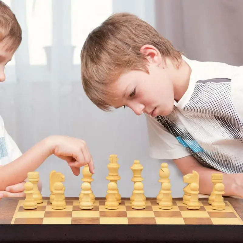 Рисунок 3 - Деревянные складные магнитные шахматы