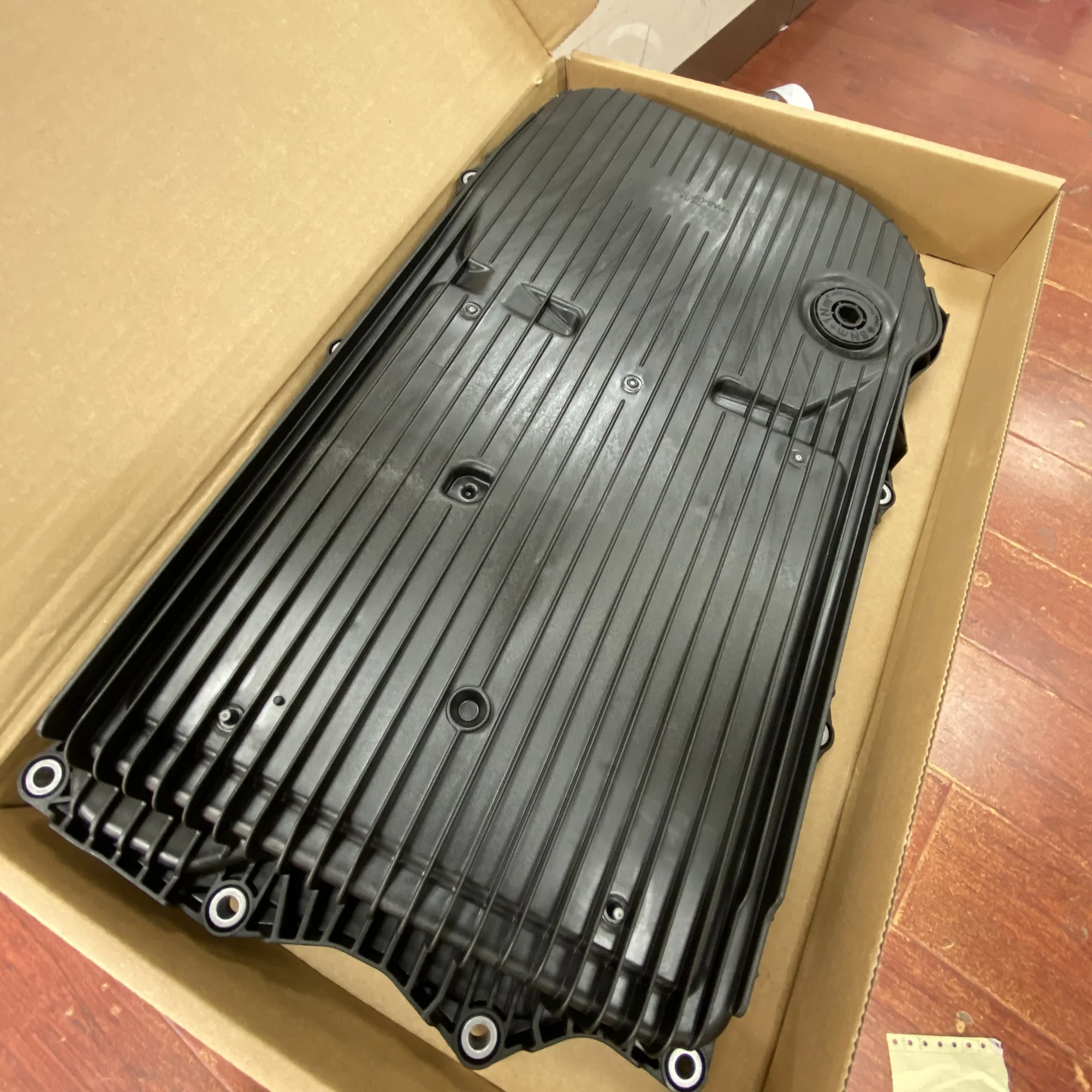 24118612901 LR023294 LR065238 Oil pan with filter element for Suitable for BMW Land Rover 8-speed oil pan