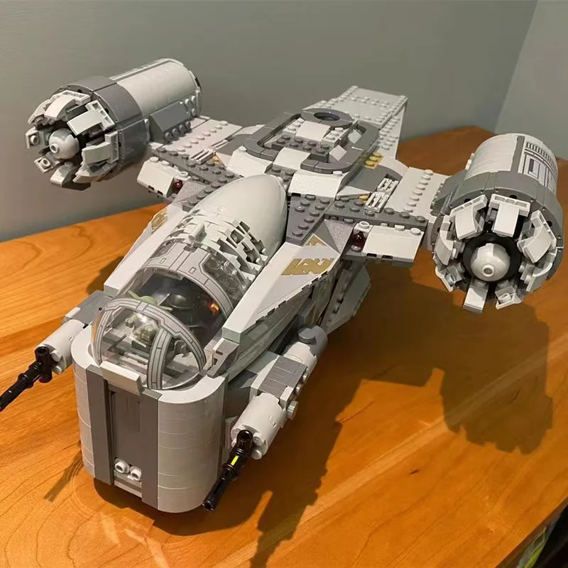 

Mandailorian Razior Crest Spacecraft Building Blocks Bricks Spaceship Birthday Christmas Gift Toy Compatible 75292