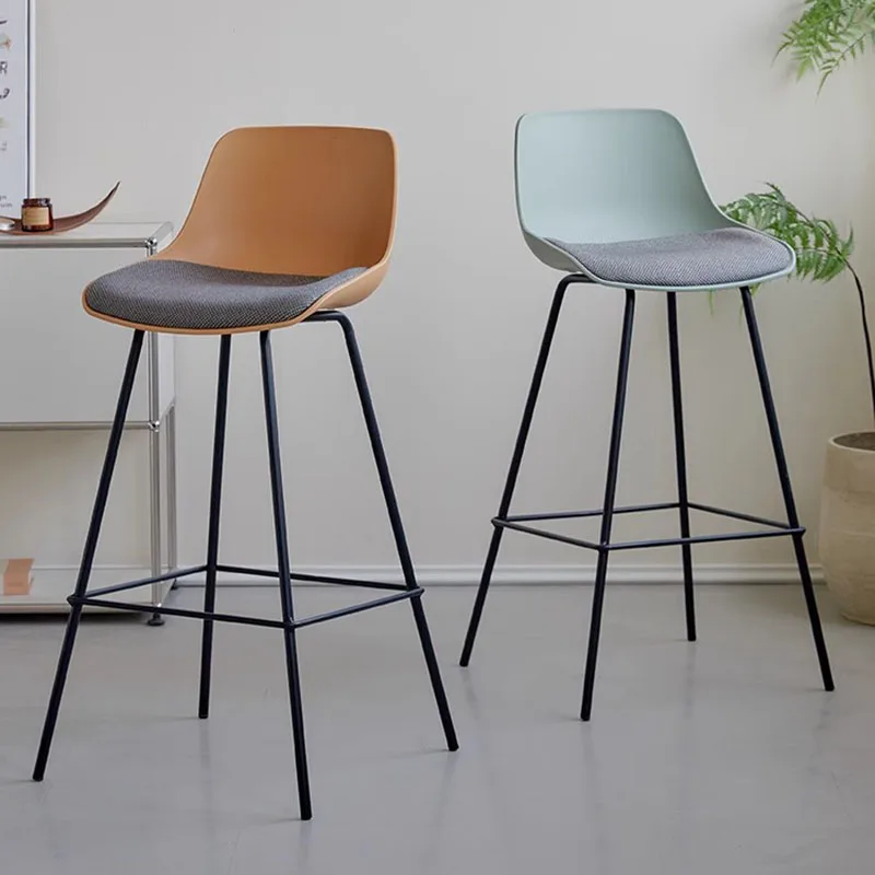 Рисунок 3 - Высокий стол, Европейский барный стул