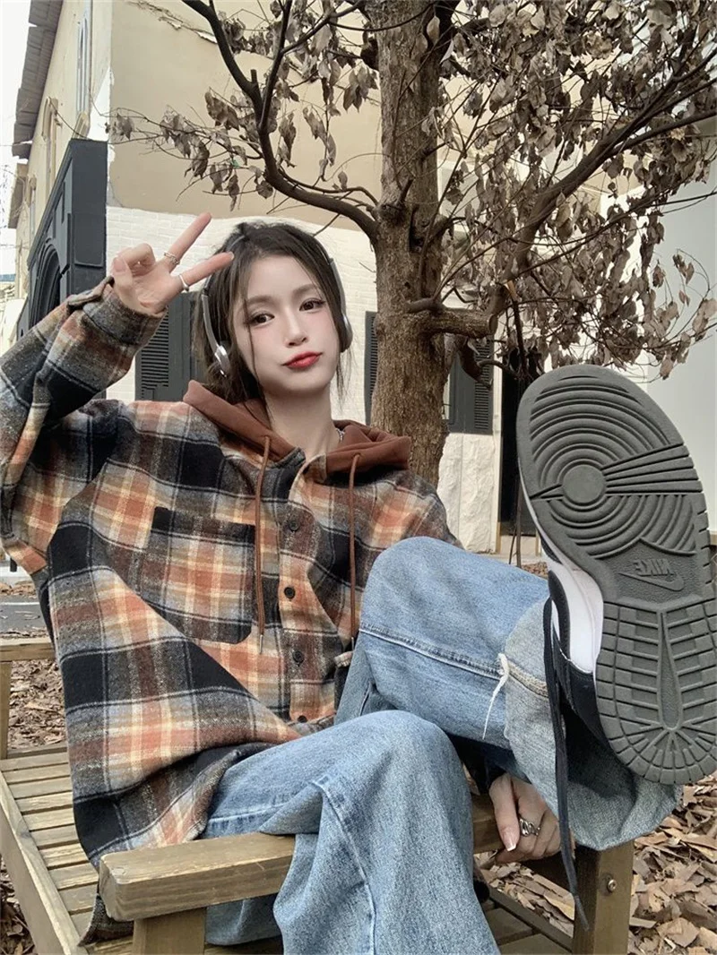 2023 New Checkered Hooded Short Coat Women's Autumn Loose Mid length Versatile Fashion High Grade Long Sleeve Top Commuting P172