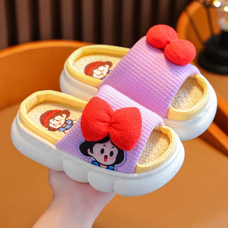 thumbnail image 1 of Zapatillas de lino para niños de primavera y otoño con diseño de animé Kawaii de Disney y Blancanieves, zapatos de suela suave para el hogar, sandalias y pantuflas, 1 of 5