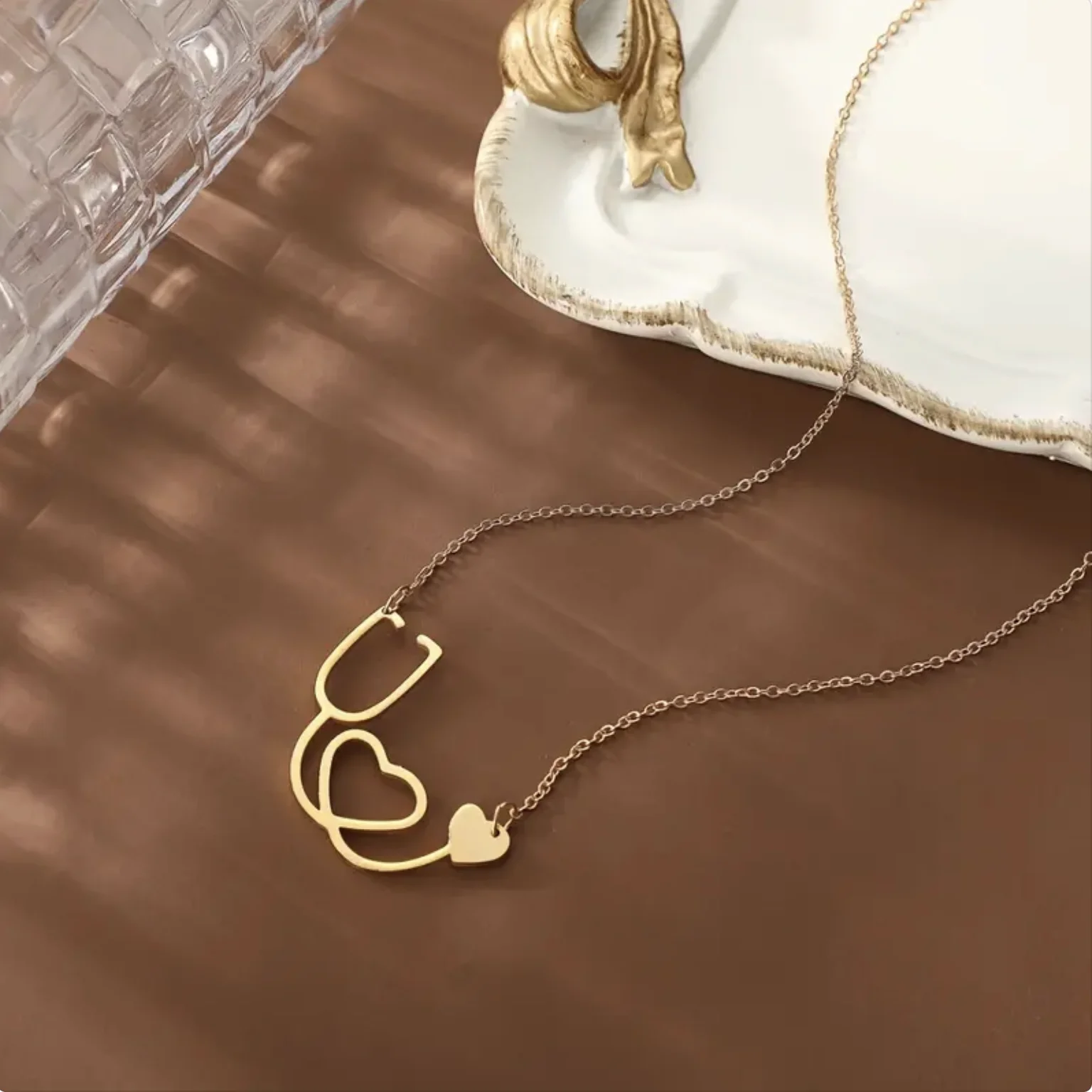 

Повседневное ожерелье из сплава в форме сердца с стетоскопом для женщин и девушек, подарок на день Святого Валентина