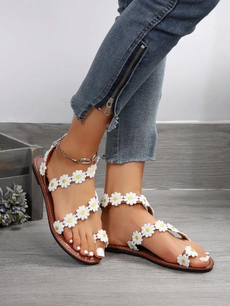 Böhmische bestickte Blumen-Designer-Sandalen für Damen – Sommer 2026 – Farbenfrohe, leichte Sandalen mit flachem Absatz – Elegante Strandschuhe für Damen – Detail 13