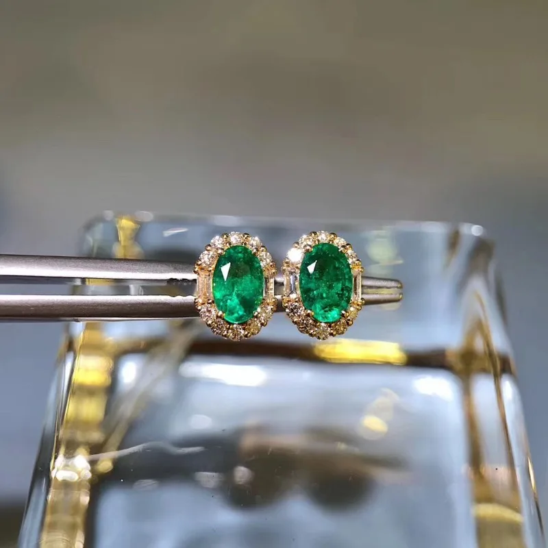 

Серьги из серебра 925 пробы с натуральным изумрудом 4 Х6 мм