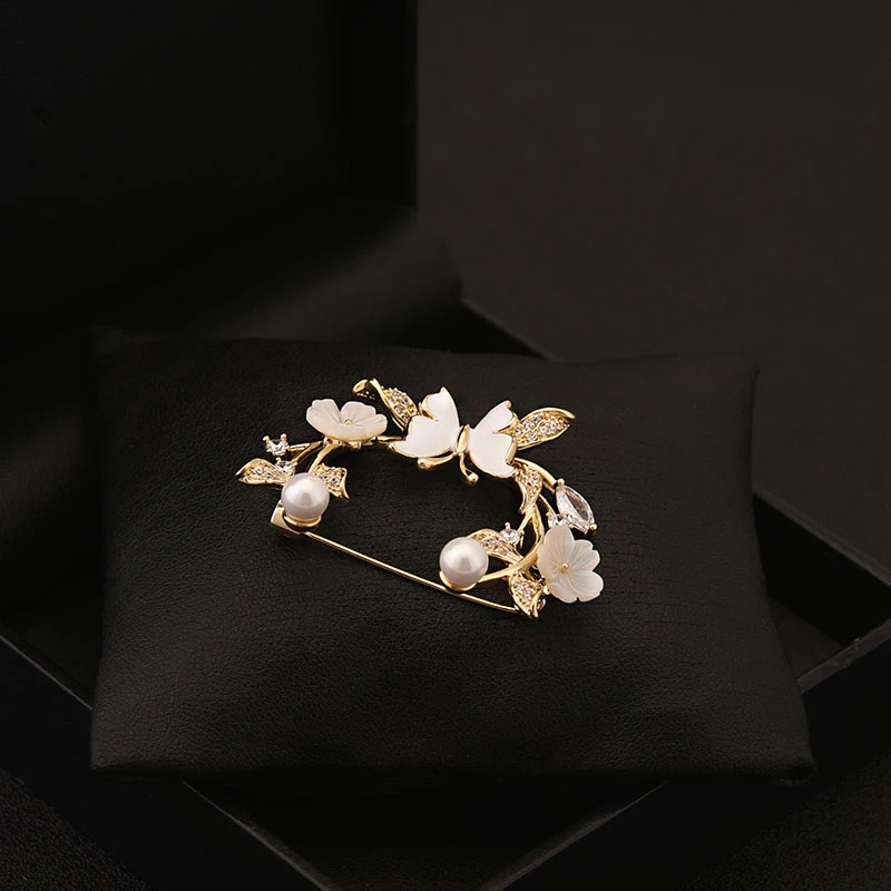 Luxury High-End Flower Butterfly Shell Brooch Suit Coat Elegant Corsage Women Neckline Pin Accessories Fashion Jewelry Gift 6012