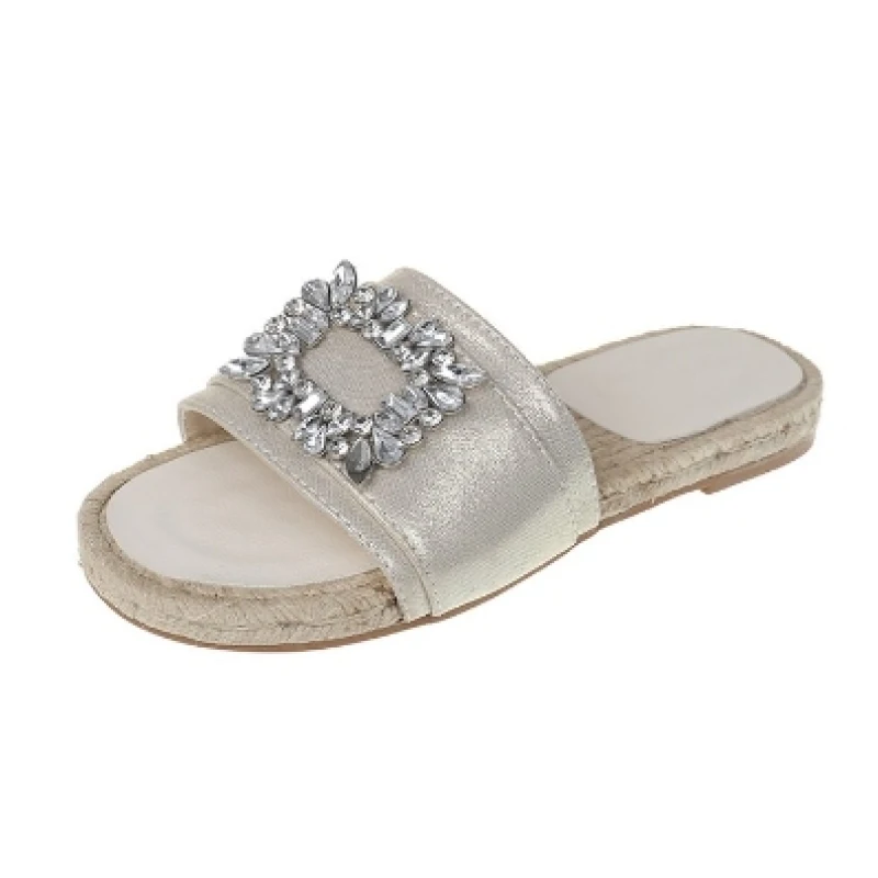 Рисунок 6 - Сандалии женские с квадратным носком