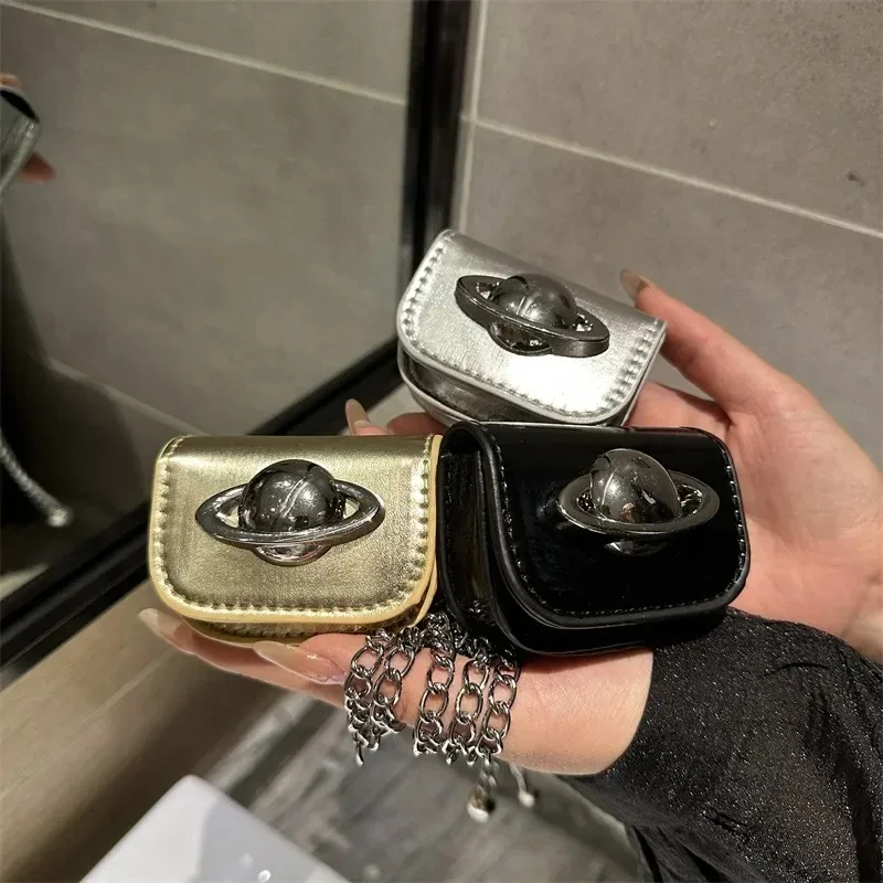 

Модная миниатюрная сумка на цепочке, серебристая, золотистая, черная декоративная миниатюрная поясная сумка для женщин, портативный кошелек для монет, органайзер для губной помады и наушников