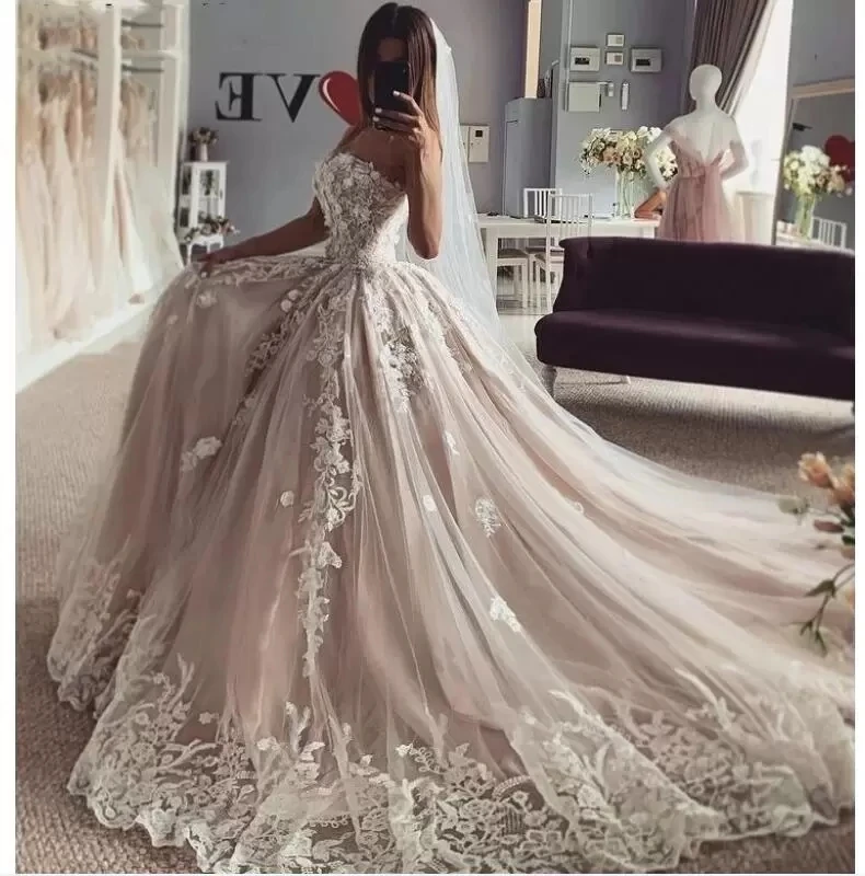 

2023 Retro Lace Wedding Dresses 3D Floral Strapless Blush Lacing Back Plus Size Vestido De Novia Sweep Train Church Marriage