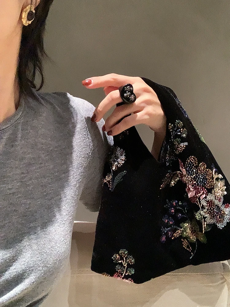 Fashion Velvet sequin embroidered handmade bag Velvet Crossbody Bag Women Design Sense Atmosphere Match Handbag Tote Bag