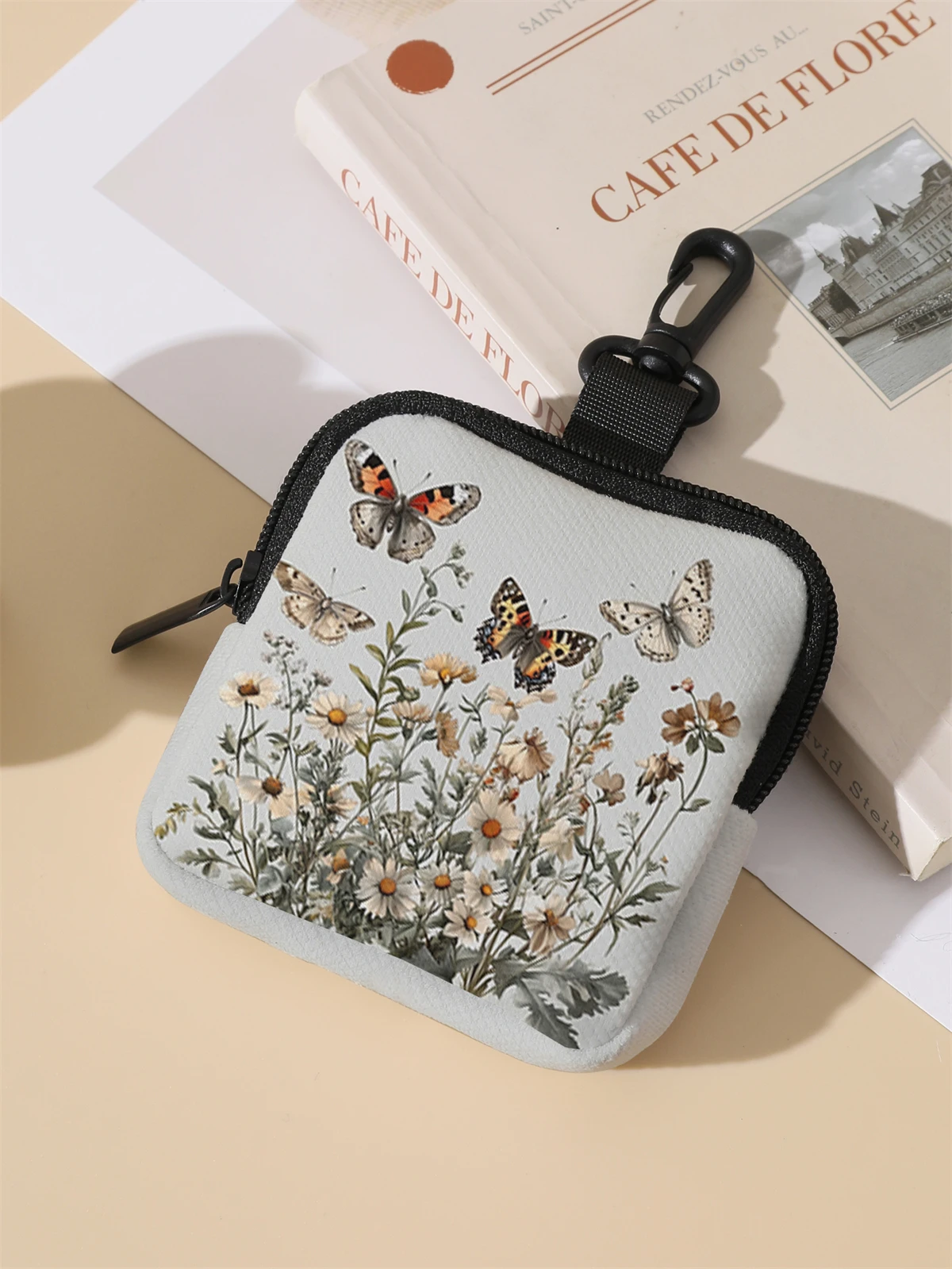 Large capacity coin wallets, digital printed wallets, and storage bags with floral patterns are ideal choices for gift giving