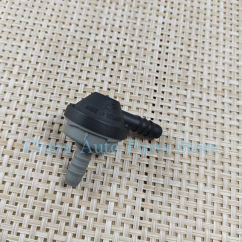 Engine Exhaust Valve Cover PCV Valve For Chevrolet Cruze Buick Excelle GT Opel Astra 55568437