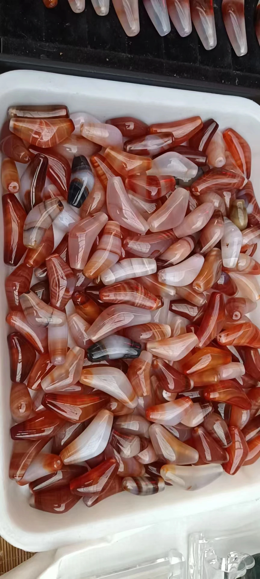 

1pcs/lot natural silk agate sheep horn beads many beautiful colors make necklaces rough cutting jewelry Accessories folk-custom