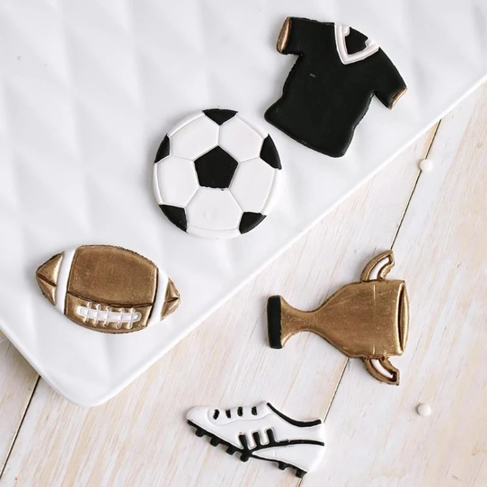 Cookie cutter Pastry Chef Cutting Kitchen Cakes Casting Football