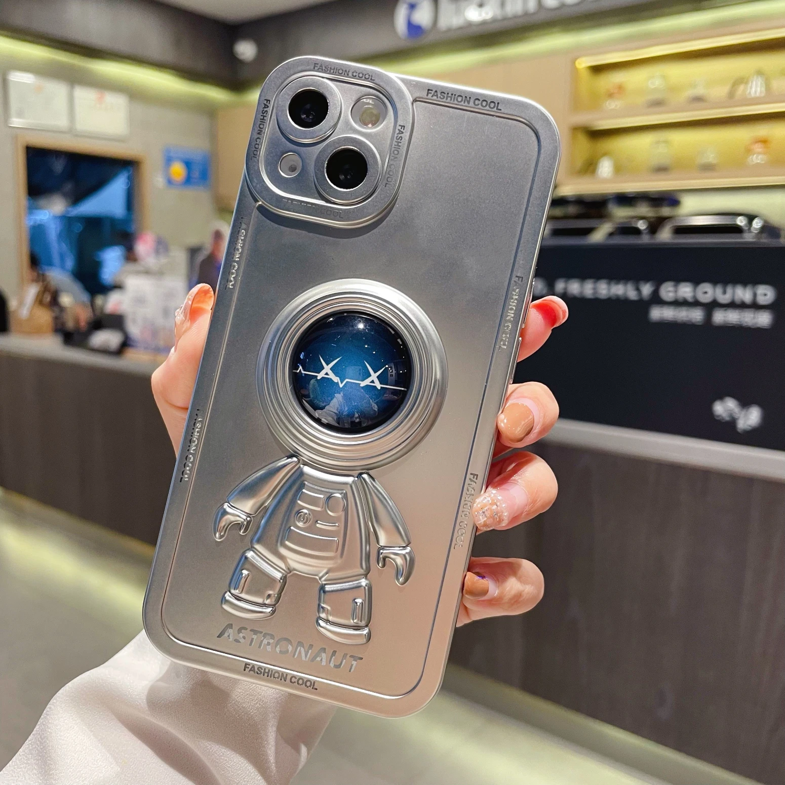 قاب آیفون آسترونات سه بعدی 13 S630b7f840a7d4c1ea349ad8502f56bd3I