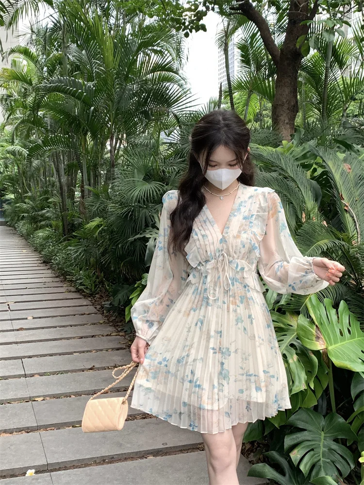 

Платье женское ТРАПЕЦИЕВИДНОЕ с длинными рукавами и высокой талией, весна 2023