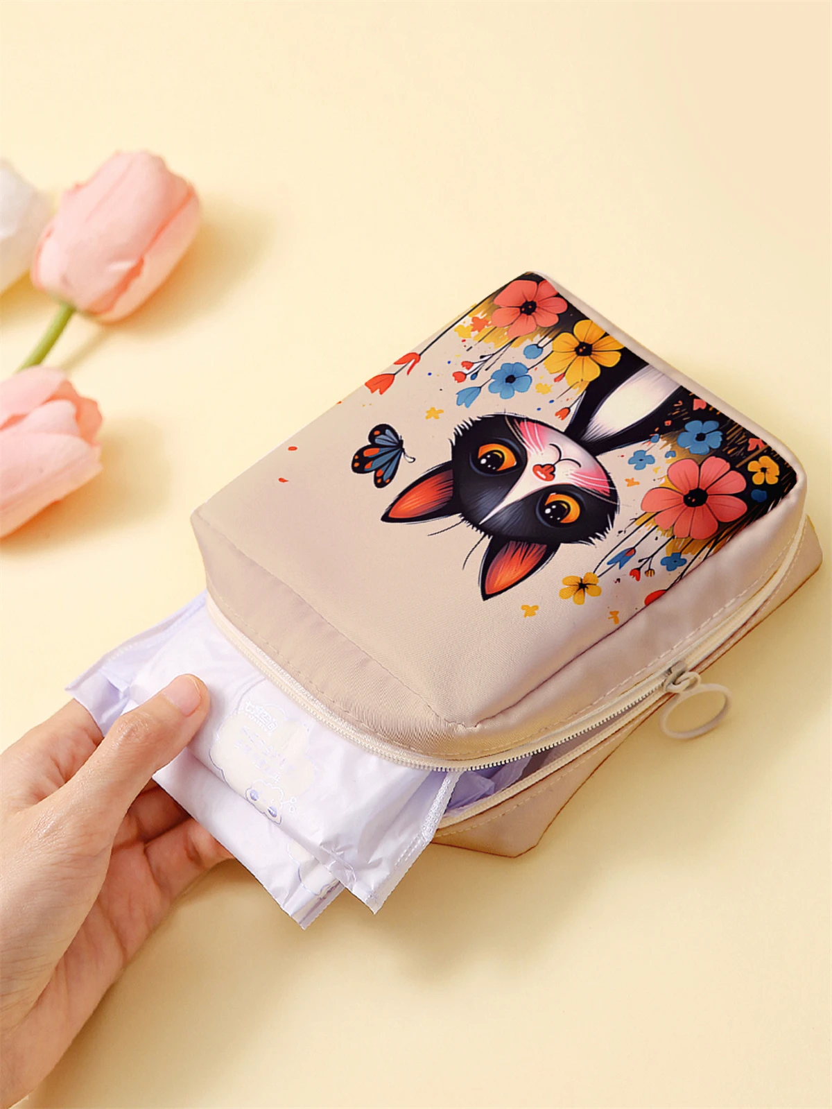 Cute cat printed sanitary napkin storage bag, women's lightweight tissue bag, sanitary tissue bag