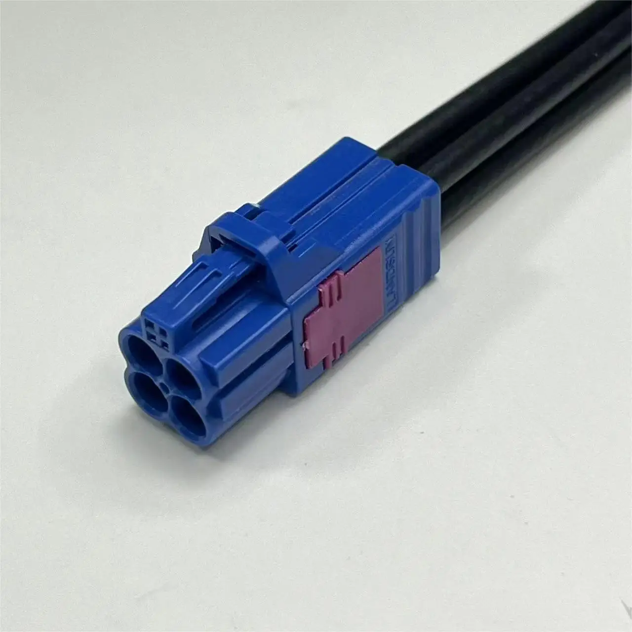 MINI-FAKRA-4-IN-1-TO-4X-FAKRA-PLUG-FAKRA-Z-CODE-L-500MM-EQUIVALENT-TO.jpg