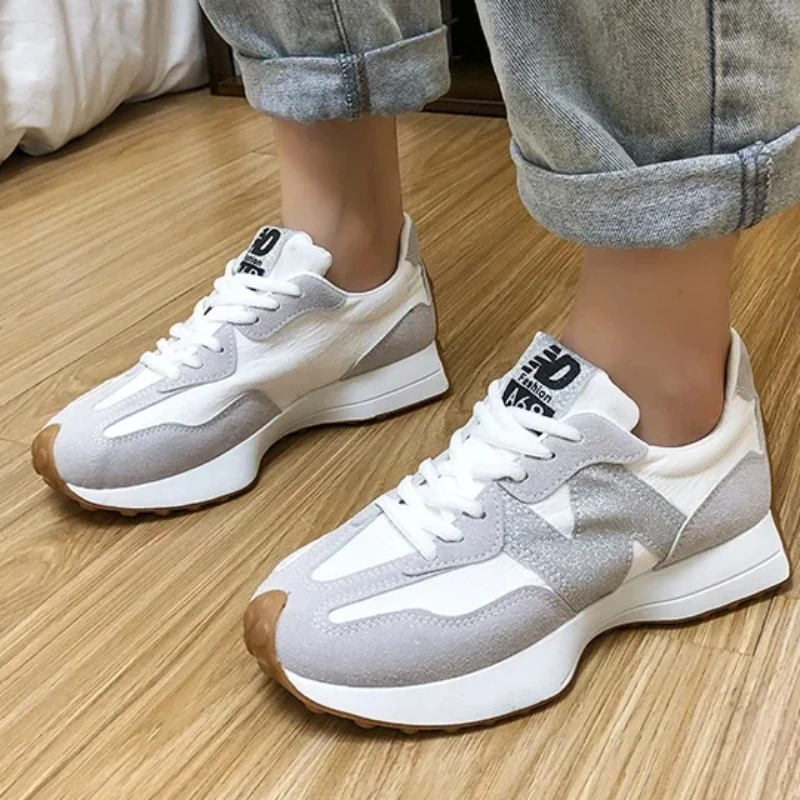 

Кроссовки женские износостойкие, на шнуровке, весенне-осенние