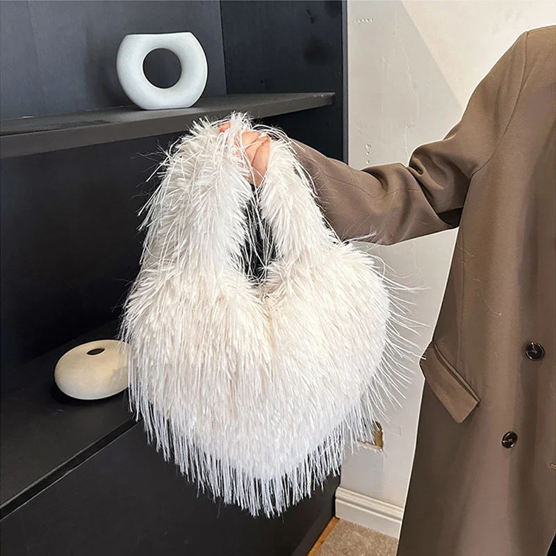 Women Tote Bags Fahsion Faux Mongolia Fur Girls Plush Heart Shape Crossbody Bag Shoulder Bag Furry Luxury Handbag Messenger Bags