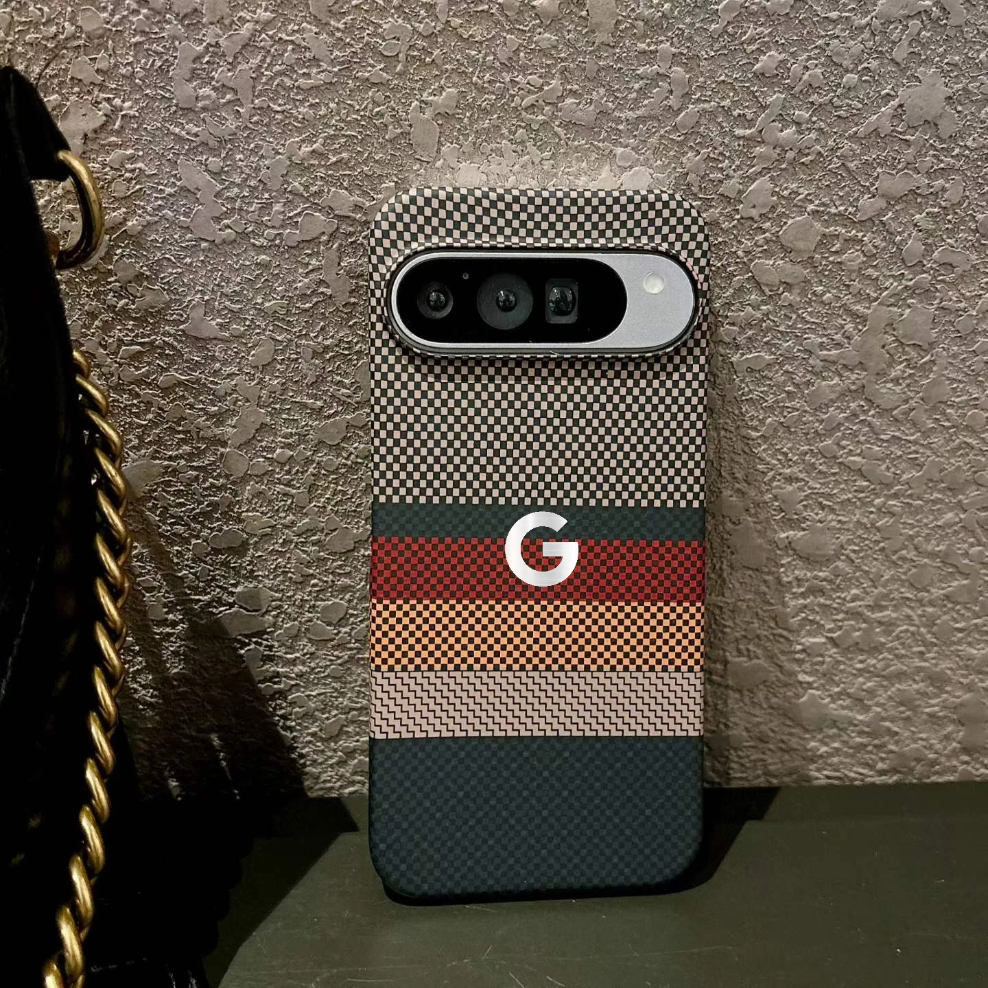 Luxury Slim Carbon Fibre Texture Magnetic Charging Phone Case