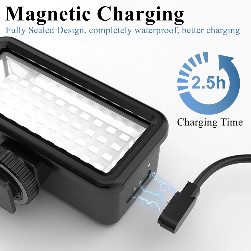 Plongeur utilisant la lampe LED étanche 40m pour GoPro Hero 11/10/9 DJI Action 3 dans l'eau