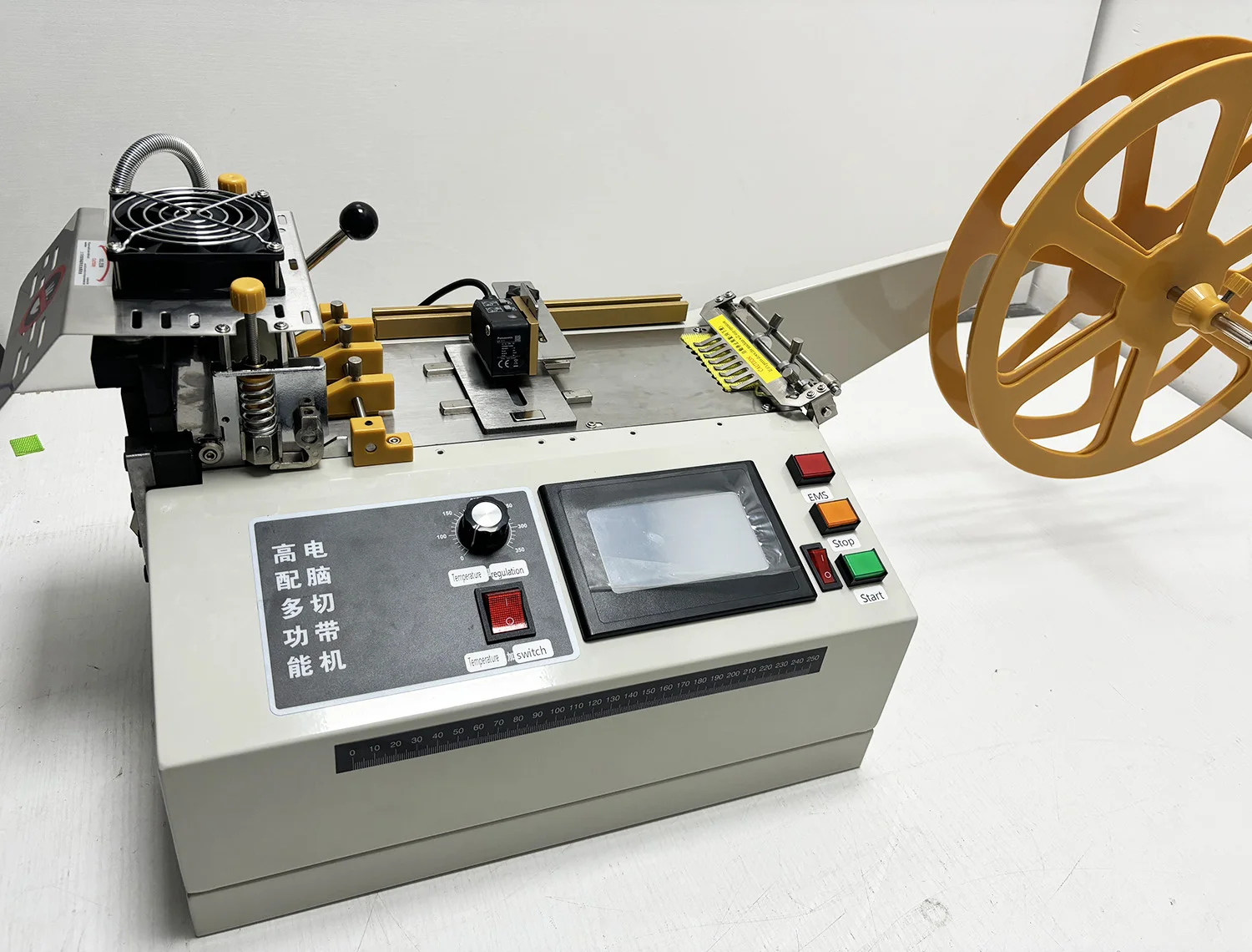 Electronic Eye Trademark Cutting Machine - Cold & Hot Infrared Positioning
