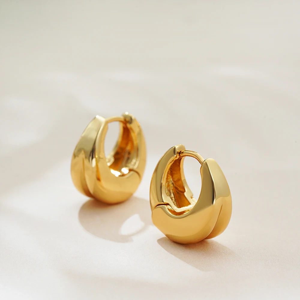 Punk Waterproof Chunky Small Round Hoop Earrings Unique Sleek 18K Gold Plated Chunky Huggie Ear Buckle Stainless Steel Bijoux