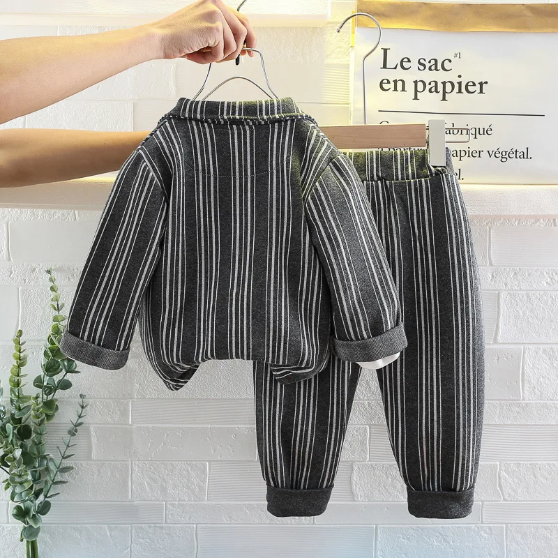 Рисунок 2 - Детский блейзер и брюки в полоску