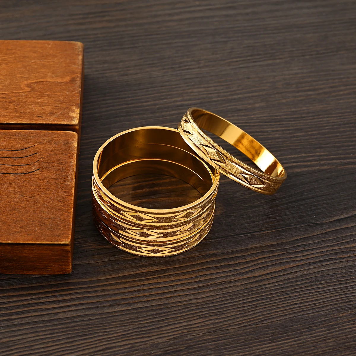 4PCS Gold Color Width 8mm Different Size Hawaiian Jewelry Polynesian Gold Plated Flower Bangles Girls Birthday Party Gifts