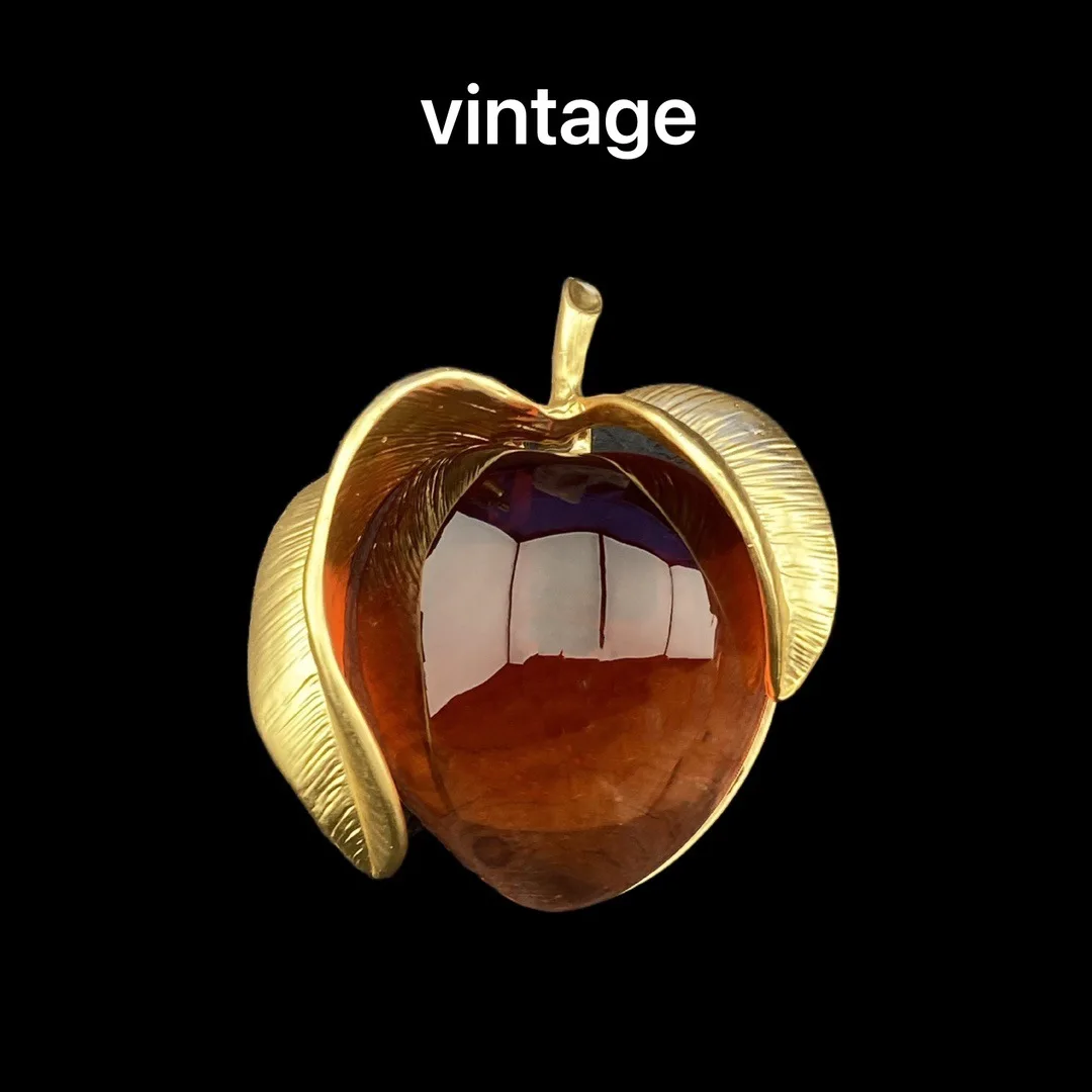 

New Vintage Gold Plated Fashion Jelly Glass Inlaid With Peach Shape Sweet Brooch Women's Jewelry