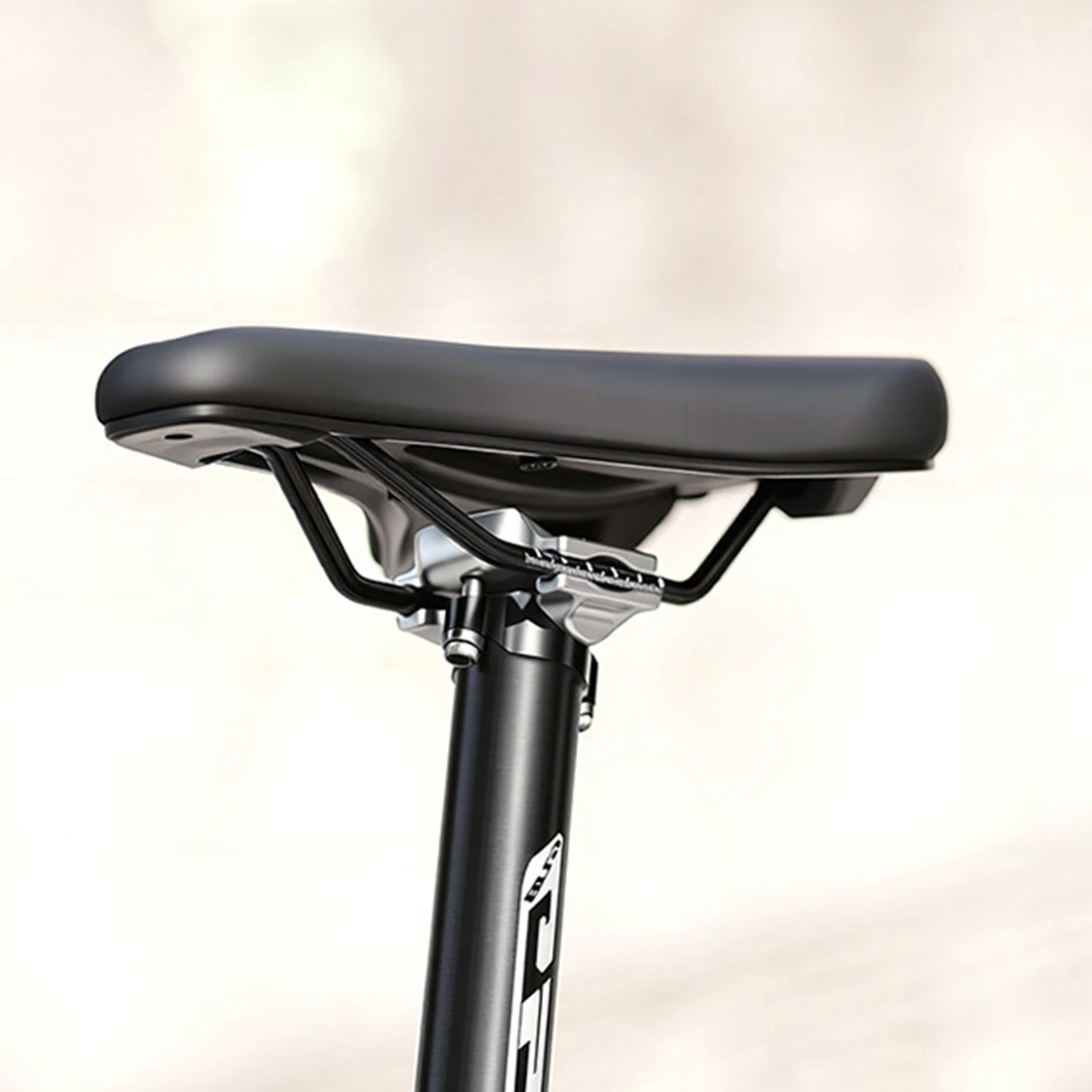 통풍이 잘되는 편안한 방수 인체공학적 디자인 자전거 안장, 남녀공용 MTB & 로드용 충격흡수 자전거 시트