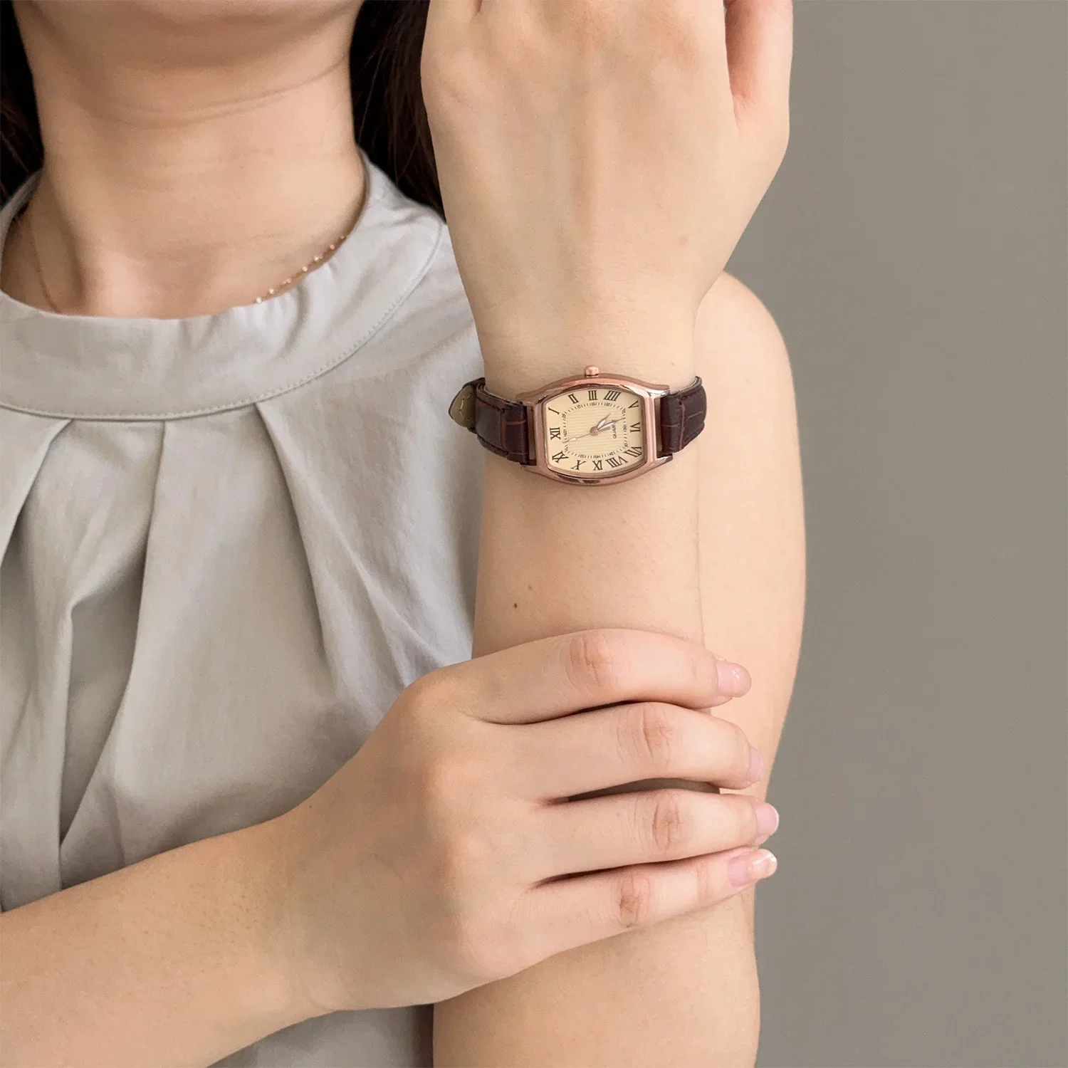 Fashion Business Watch for Women Small Ladies Wristwatches Brown Retro Vintage Leather Bracelet Watch Black Quartz Wristwatches