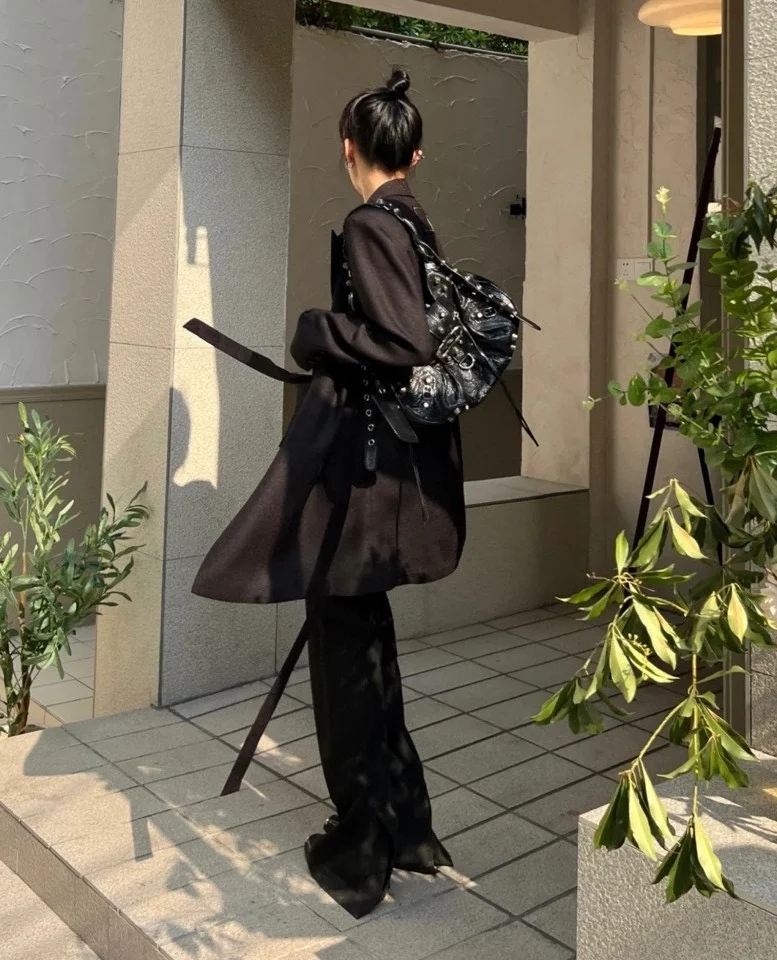 

Женская одежда с брюками на раннюю осень 2023