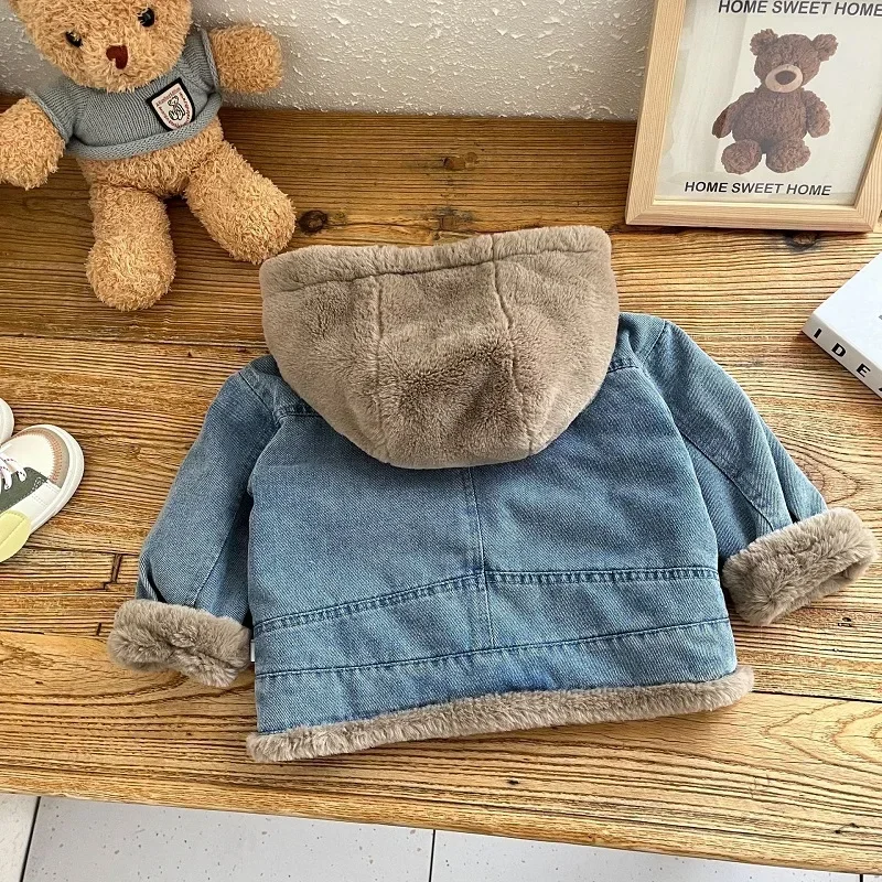 

Детская джинсовая куртка с капюшоном, на возраст 0-7 лет