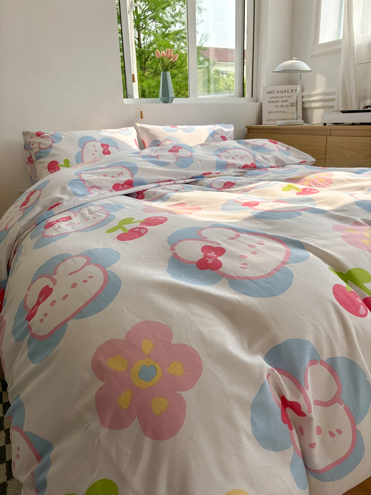 

Snuggle in Style: 100% Cotton Bedding Set with Cute Cartoon Art - 1 Duvet Cover & 2 Pillowcases for Ultimate Softness