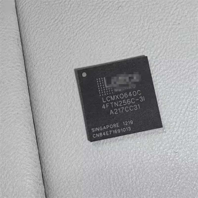 LCMX0640C-4FTN256C-3I BGA 0640 프로그래밍 가능 오리지널 칩 ..