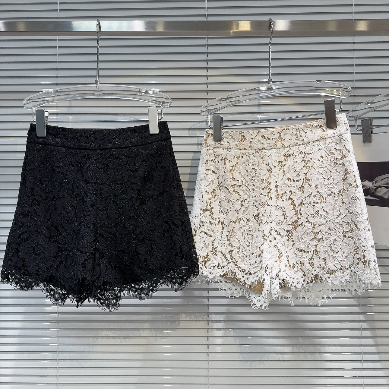 Lace Crocheted Elegant Socialite Shorts 2024 Summer New Versatile Casual Shorts High Waisted Booty Shorts Womens Clothing