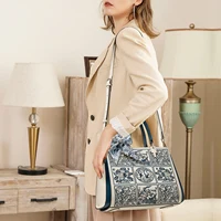 Sac fourre-tout spacieux FOXER en cuir fendu 2026, nouveau sac à bandoulière pour femme, broderie classique chinoise, meilleur cadeau pour maman 6